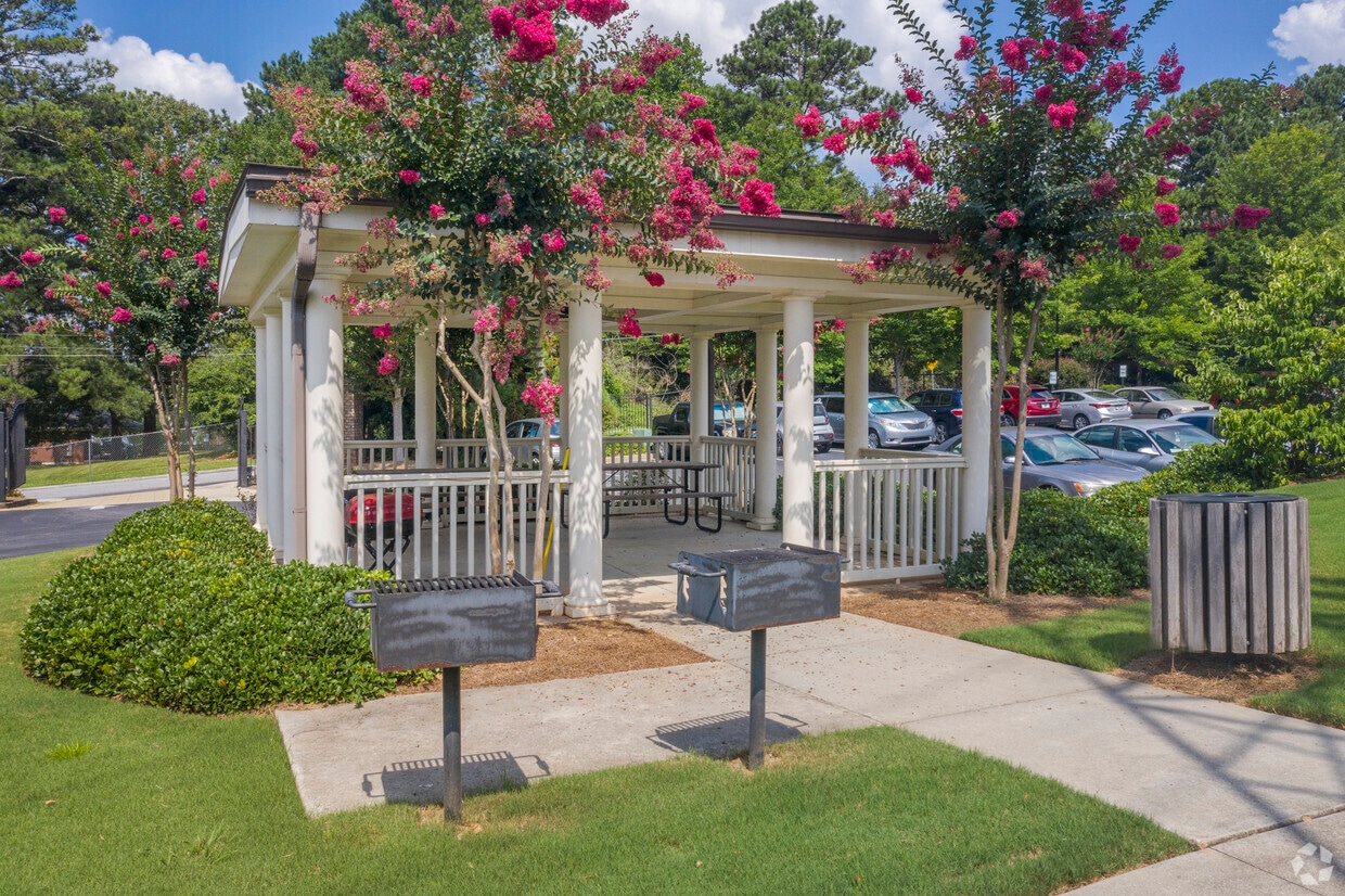 Foto principal - Galleria Manor Senior Apartments