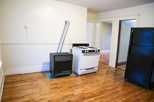 Building Photo - 3 bedroom in Worcester MA 01603