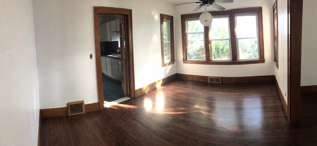 Building Photo - 819 Wyandotte Ave