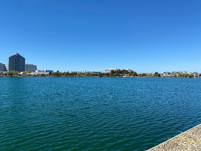 Foto del edificio - 640 Portofino Ln