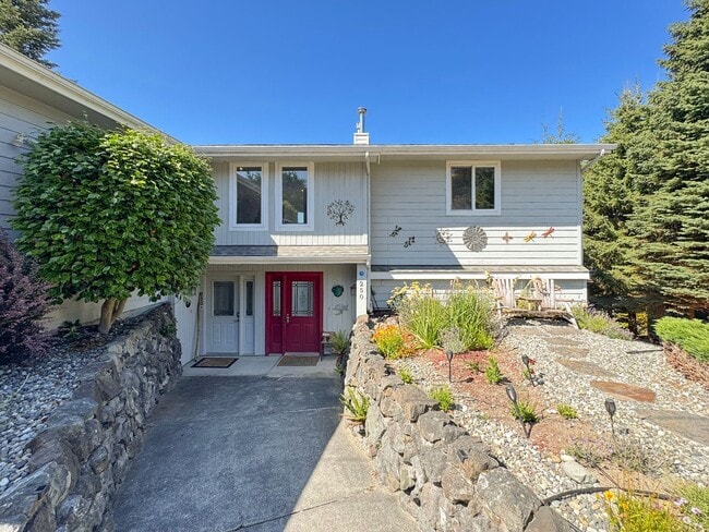 Building Photo - Stunning Home for Lease in Diamond Point