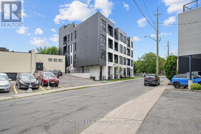 Building Photo - 101-101 Pinhey St