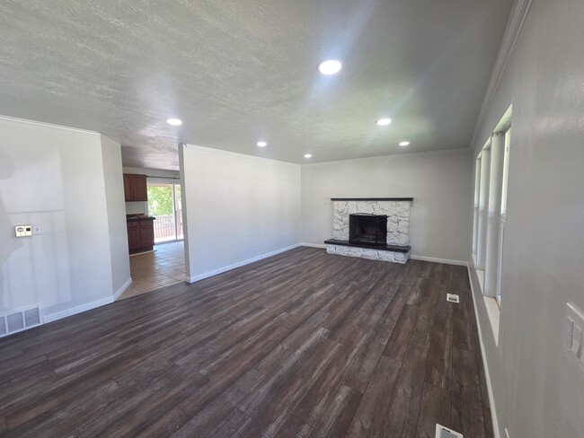 Building Photo - 856 E Park Mesa Way