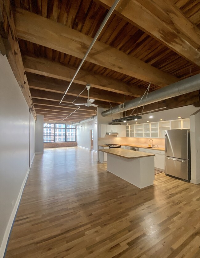 Building Photo - 14 N Peoria St
