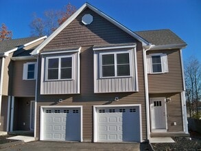 Building Photo - 404 Main St