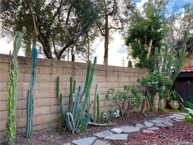 Foto del edificio - 13492 Ramona Pkwy