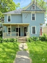 Building Photo - 704 S Vine St