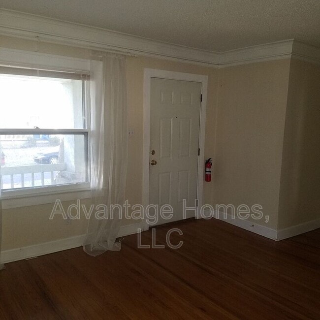 Building Photo - 1128 W 41st Terrace