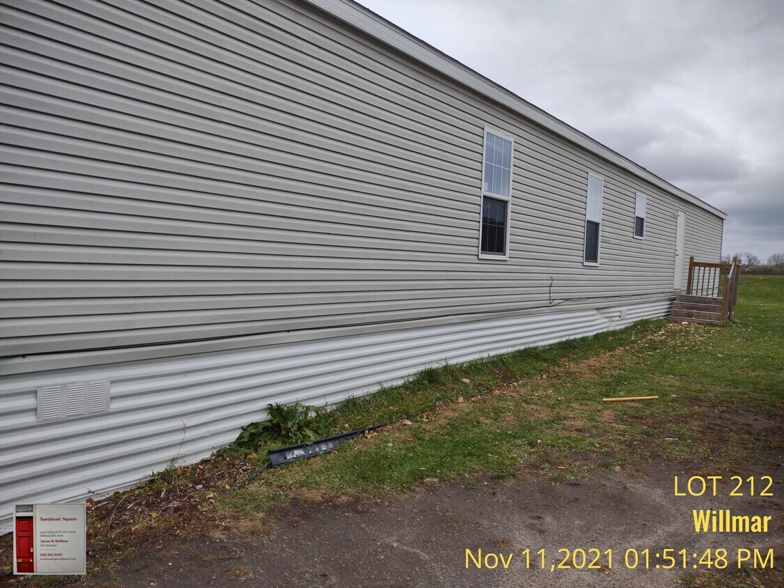 Building Photo - 1400 Lakeland Dr NE
