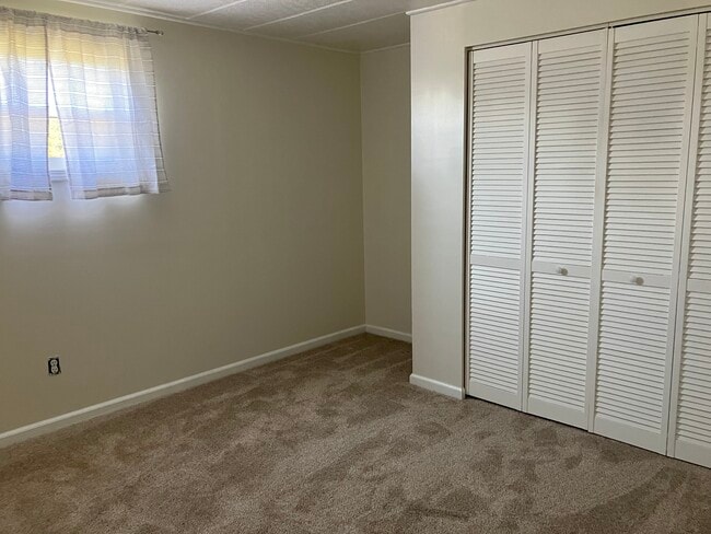 bedroom - 1050 W M35