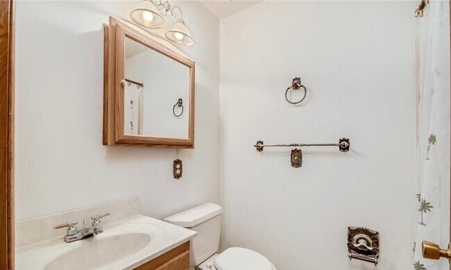 Foto del edificio - Welcome to this charming 3-bedroom, 1.5-ba...