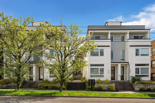 Foto del edificio - 620D 10th Ave E