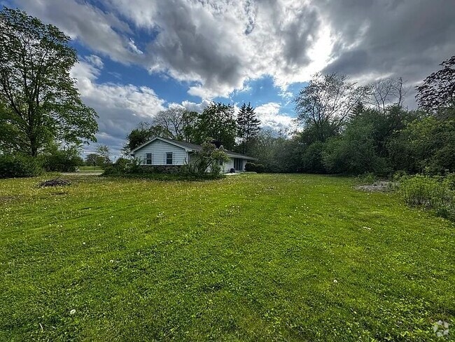 Building Photo - 14830 Golf Pky