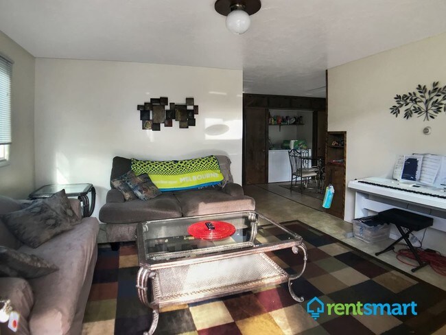 Building Photo - Pet Friendly West Side Alley Home