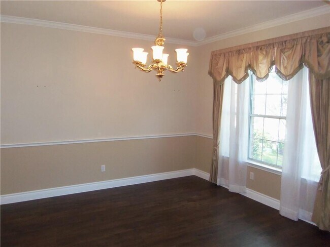 Building Photo - 3848 Laurel Ridge Dr
