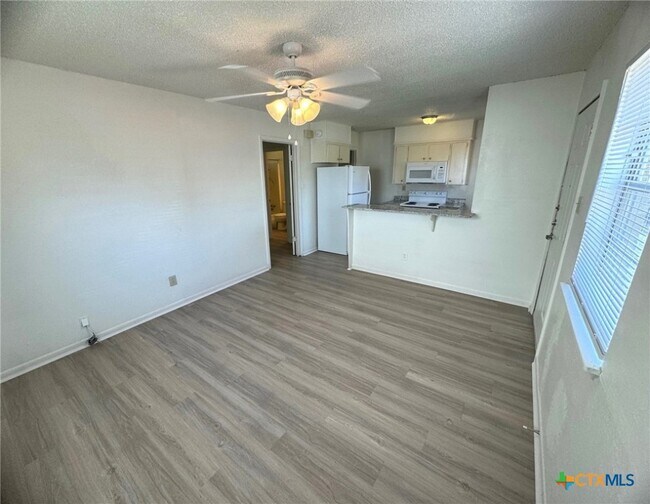 Foto del edificio - 604 Sunset Ln