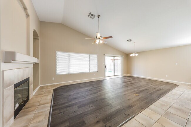 Foto del edificio - 8748 W Salter Dr