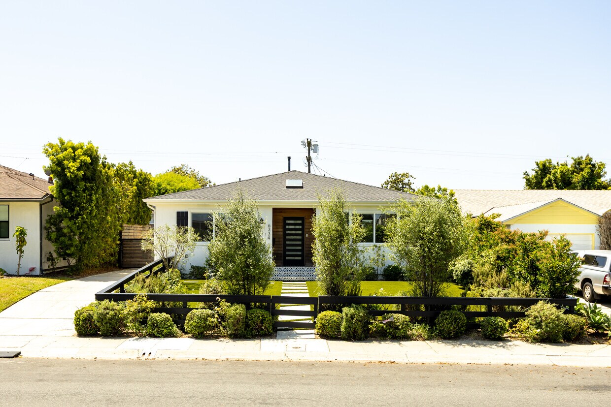 Primary Photo - 6334 W 80th Pl
