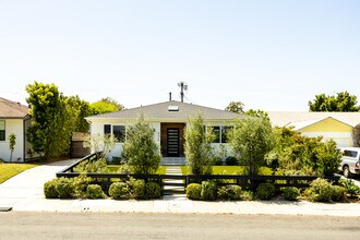 Building Photo - 6334 W 80th Pl