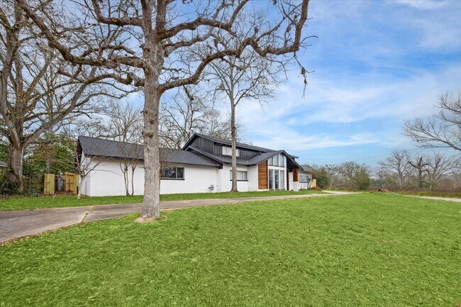 Building Photo - 224 Lee Ln