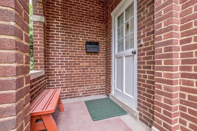Foto del edificio - 5128 Nebraska Ave NW