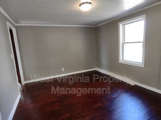 Building Photo - 153A Mellon St