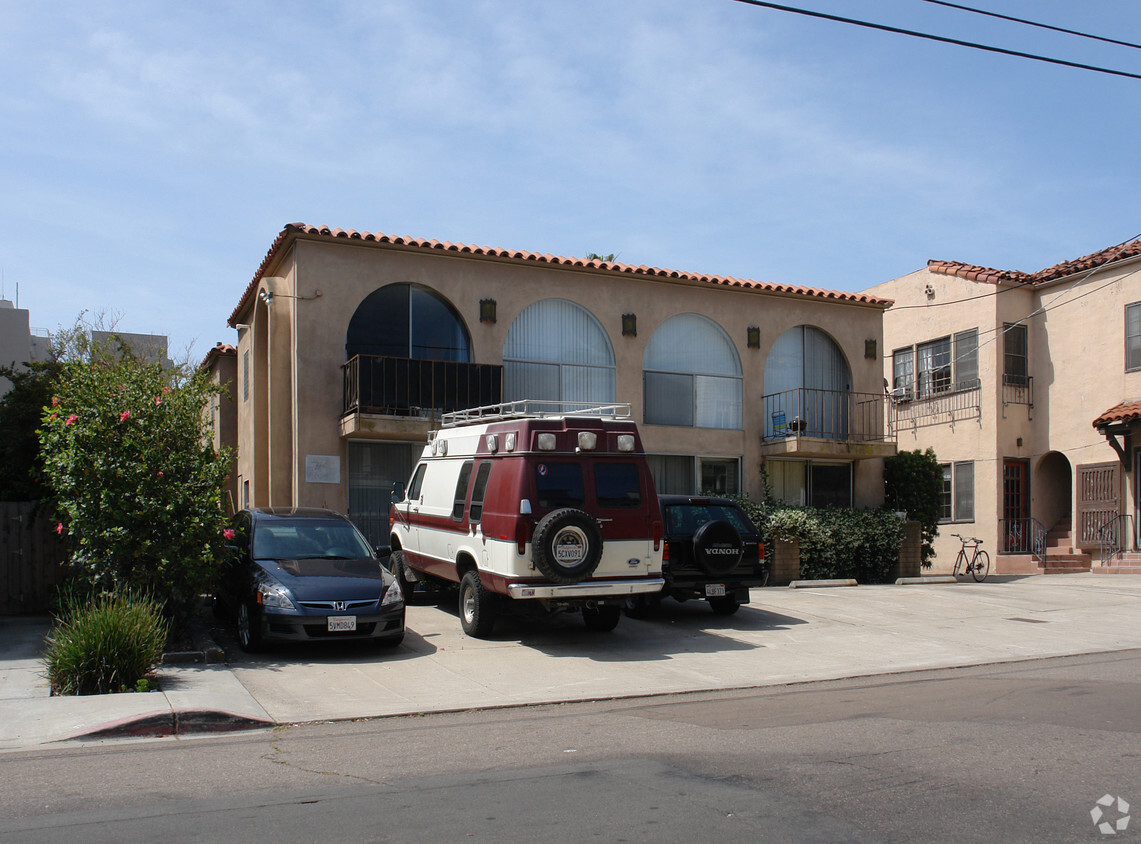 Building Photo - 515 Arbor Dr