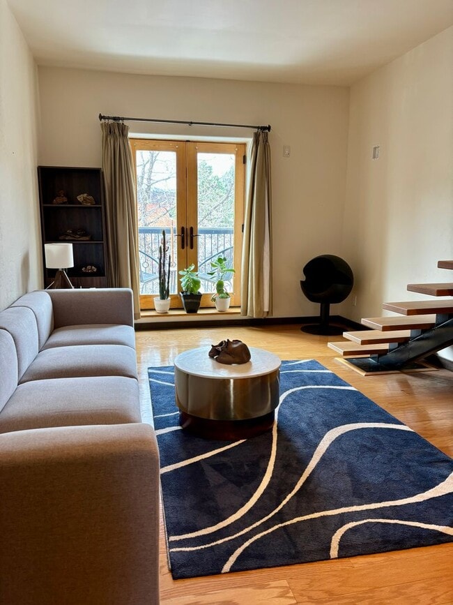 Building Photo - 1 Bed 1 Bath Condo in the heart of Down Town!