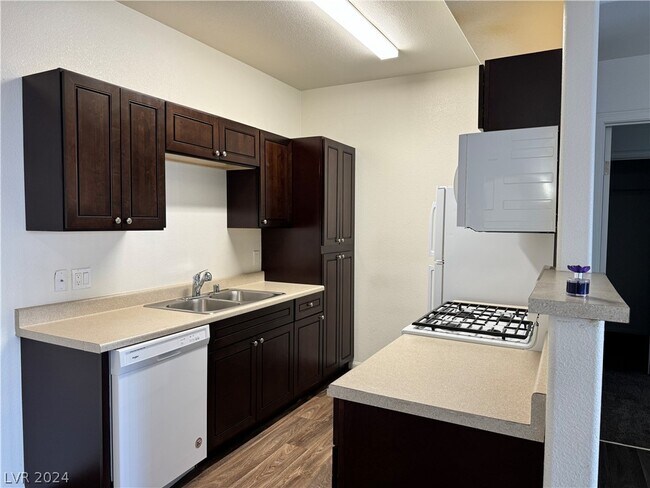 Foto del edificio - 3318 N Decatur Blvd