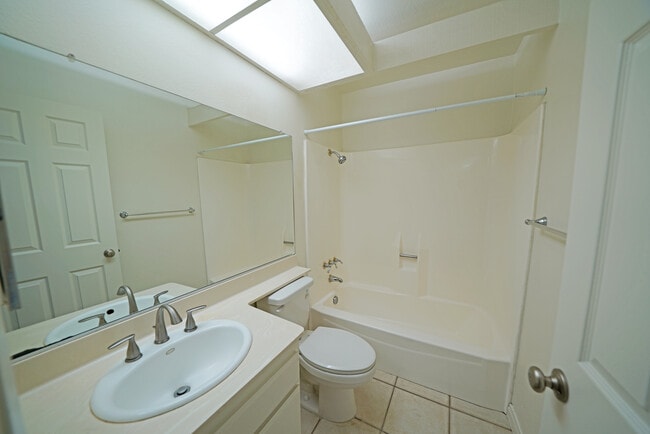 Foto del edificio - 16916 Shinedale Dr