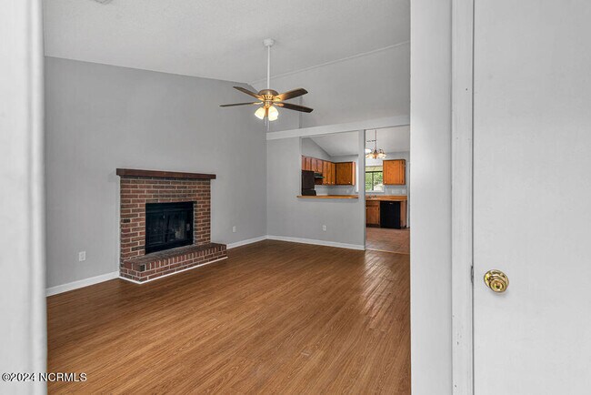 Foto del edificio - 179 Corey Cir