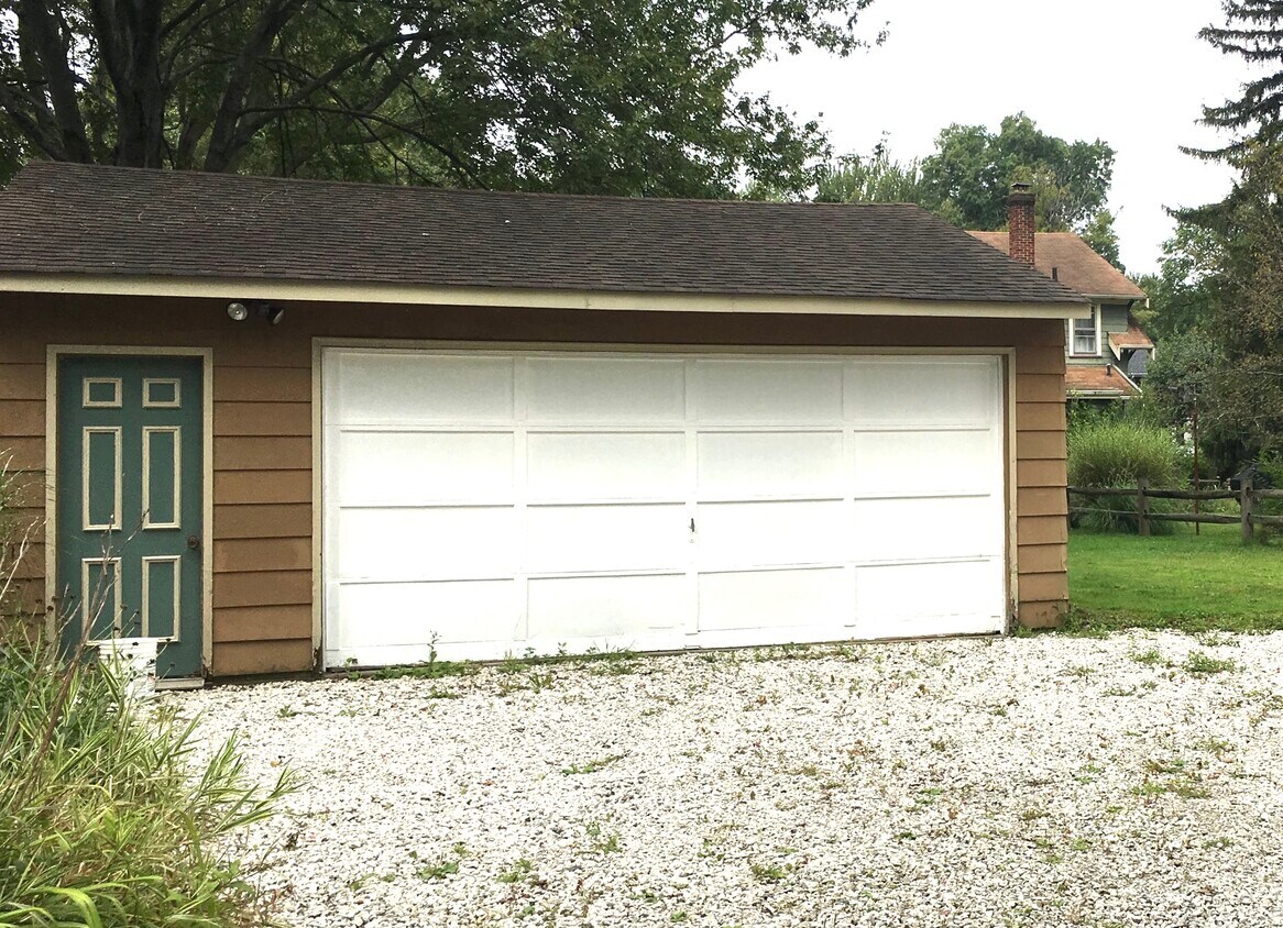 Building Photo - 355 S Rocky River Dr