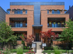 Building Photo - 1046 W Altgeld St