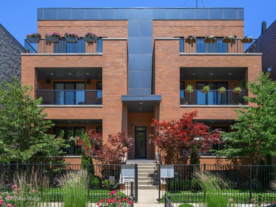 Foto principal - 1046 W Altgeld St