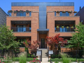 Building Photo - 1046 W Altgeld St