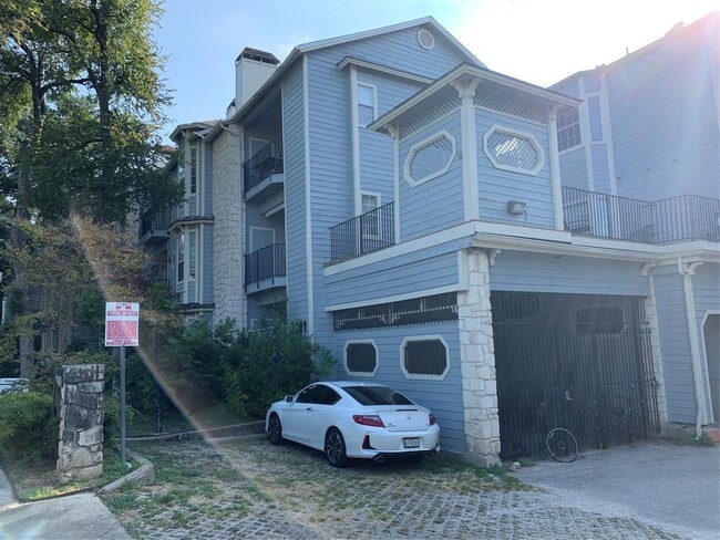 Building Photo - 3111 Tom Green St