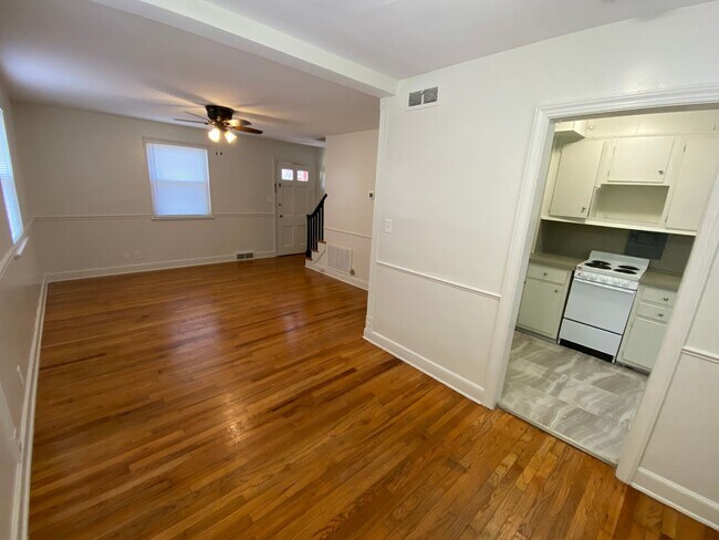 Foto del edificio - Fantastic End Unit Townhouse Near Duke