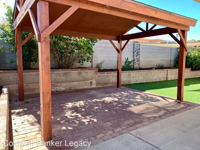 Building Photo - 3 br, 2.5 bath House - 9432 San Rafael NE