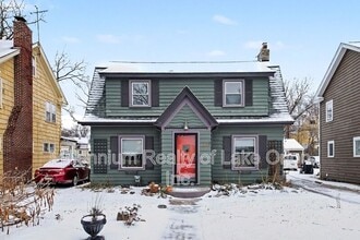 Building Photo - 24 Utica Rd