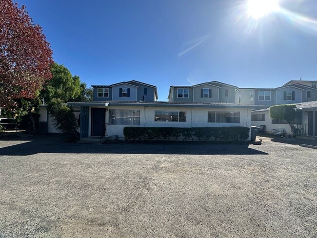 Building Photo - 564-568 7th St