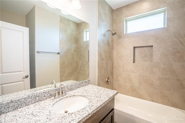 Foto del edificio - 10208 N 13th St