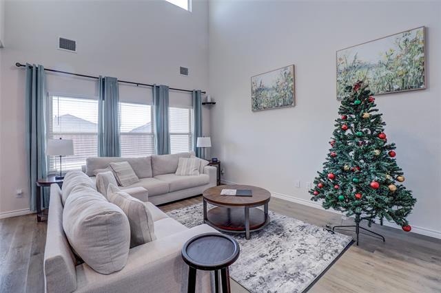 Foto del edificio - 7404 Seton Pl