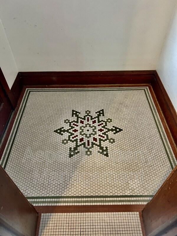 Foto del edificio - 1626 Dodge St