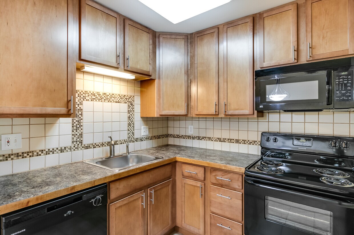 Kitchen - 4909 Crooks Rd