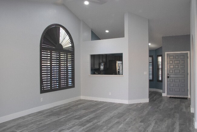 Foto del edificio - 3940 E Orchid Ln