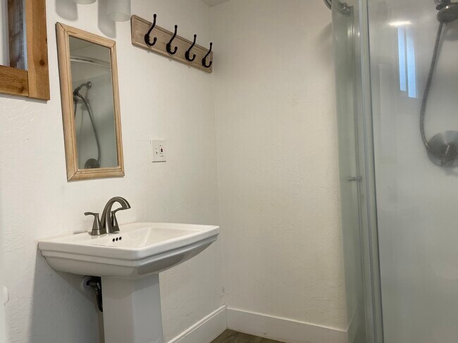 Foto del edificio - 2-1412 Spruce Ave
