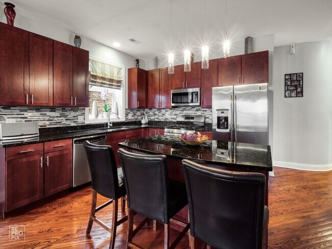 Cocina - 3610 S Ellis Ave