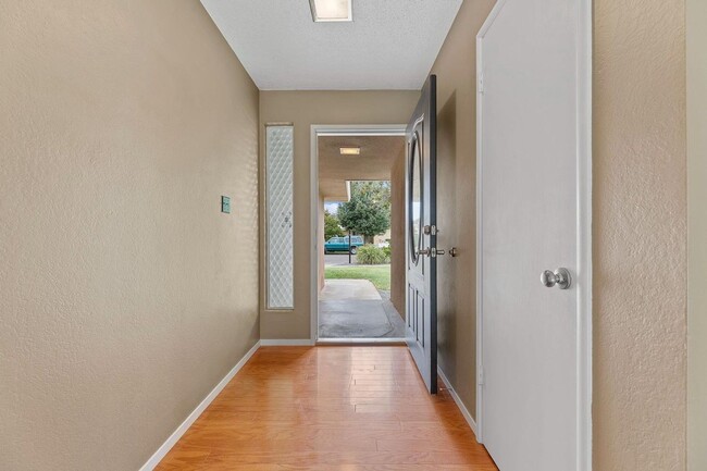 Foto del edificio - 4 Bedroom / 2 Bathroom Home for Rent $2,700