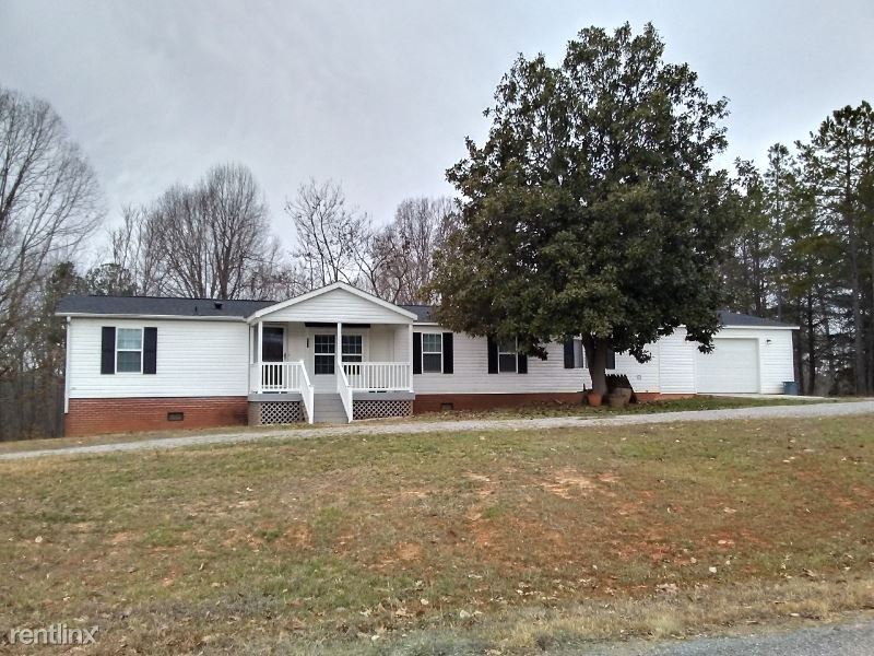 Primary Photo - 3 br, 2 bath Mobile Home - 820 Mountain Ln