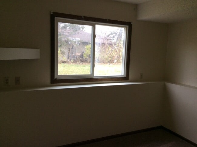 Building Photo - 1460 Meadow Ln